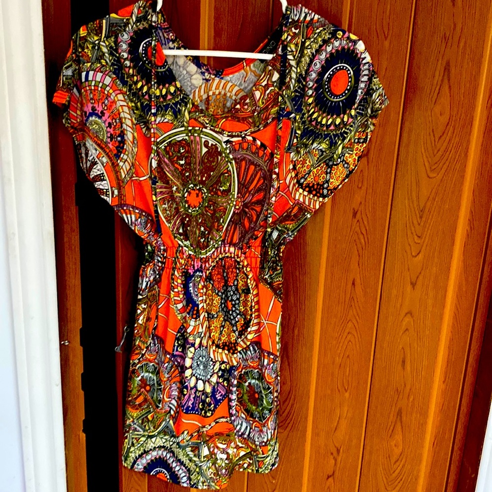Vintage V neck top great as a cover up over bathing suit. Cute 🥰 over jeans